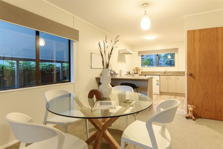 Photo of property in 2/18 Gloria Avenue, Te Atatu Peninsula, Auckland, 0610