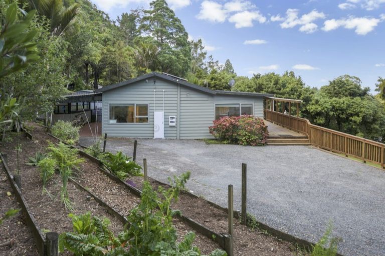 Photo of property in 903 West Coast Road, Waiatarua, Auckland, 0604
