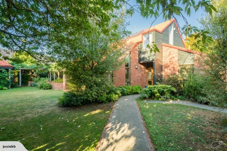 Photo of property in 17 Jamell Place, Avonhead, Christchurch, 8042