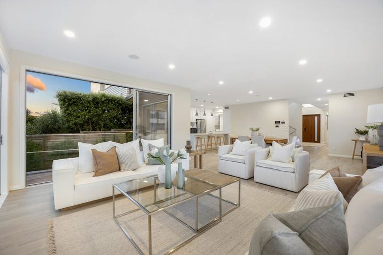 Photo of property in 7 Bounty Road, Long Bay, Auckland, 0630