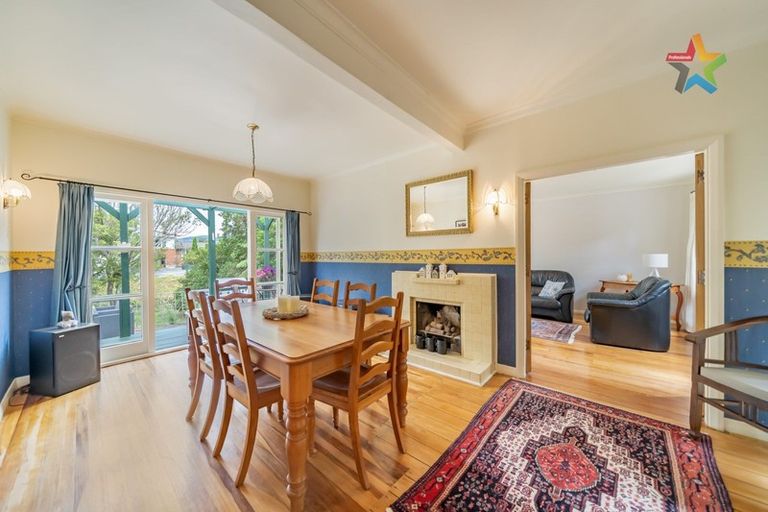 Photo of property in 1 Woodvale Grove, Fairfield, Lower Hutt, 5011