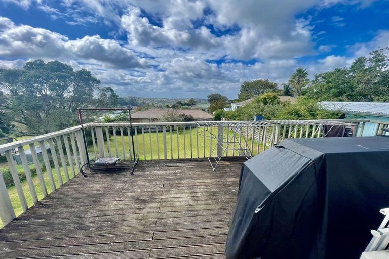 Photo of property in 5 Mcclintock Road, Massey, Auckland, 0614