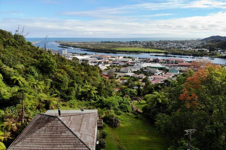 Photo of property in 16 Moss Street, Greymouth, 7805