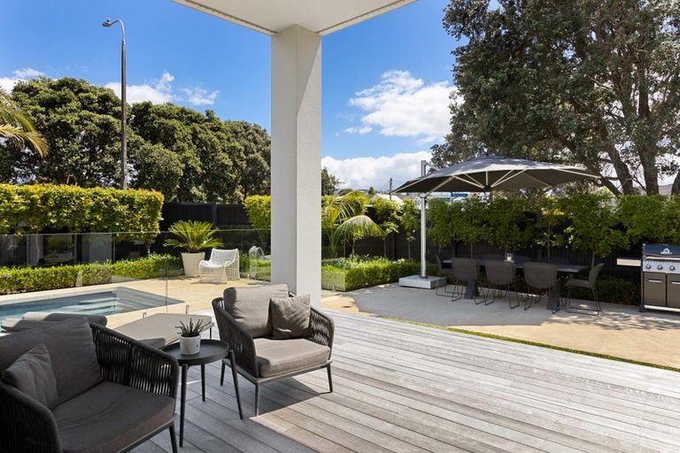 Photo of property in 52 Walton Street, Red Beach, 0932