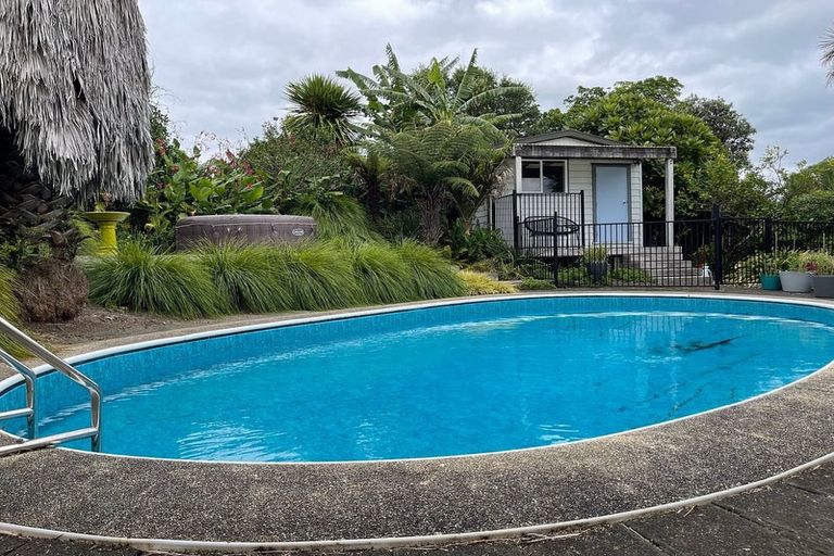 Photo of property in 14 Oruamo Place, Beach Haven, Auckland, 0626