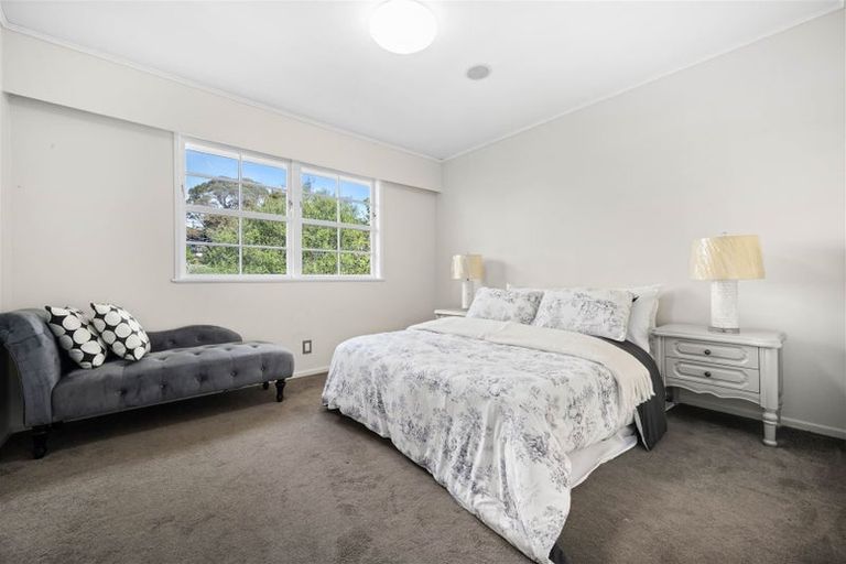 Photo of property in 14 Sovereign Place, Glenfield, Auckland, 0629