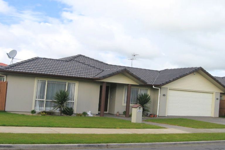 Photo of property in 8 Cambrian Crescent, Flat Bush, Auckland, 2016