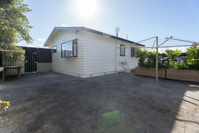 Photo of property in 8 Hillview Crescent, Paparangi, Wellington, 6037