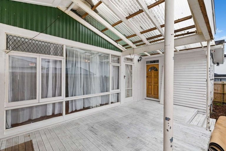 Photo of property in 57 Golf Road, New Lynn, Auckland, 0600