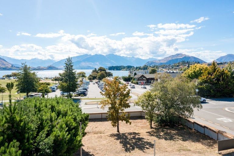 Photo of property in 33 Dungarvon Street, Wanaka, 9305