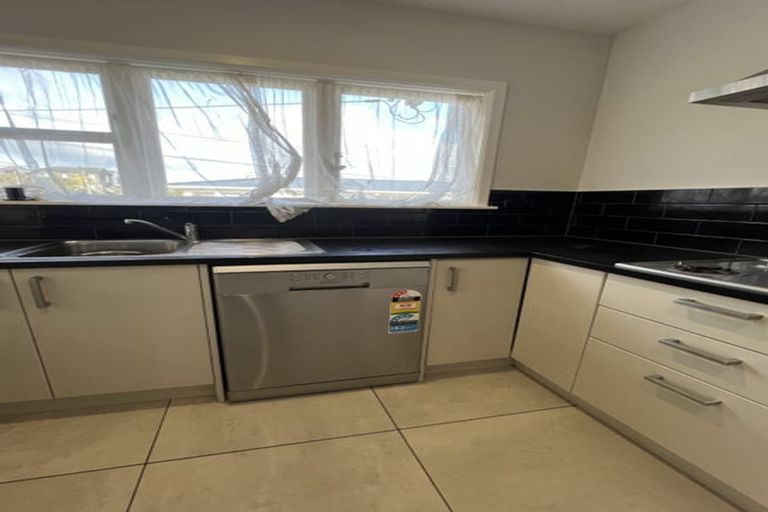 Photo of property in 19 Oswald Crescent, Paparangi, Wellington, 6037