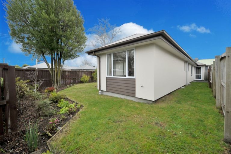 Photo of property in 2 Colina Street, Avonhead, Christchurch, 8042