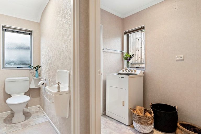 Photo of property in 20 Meadowviews Drive, Welcome Bay, Tauranga, 3112