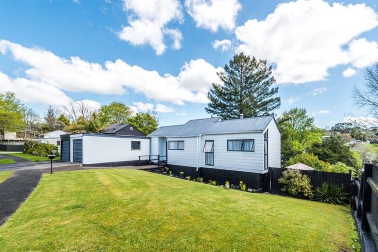 Photo of property in 60 Robbies Road, Shelly Park, Auckland, 2014