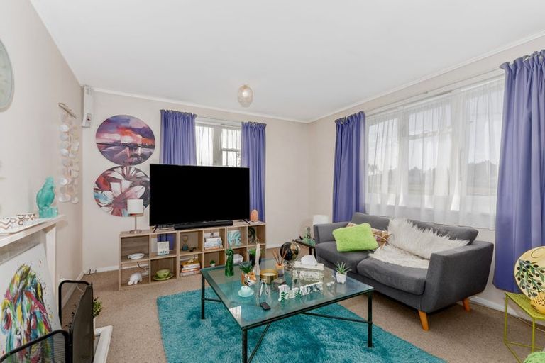 Photo of property in 10 Miranda Street, Cannons Creek, Porirua, 5024