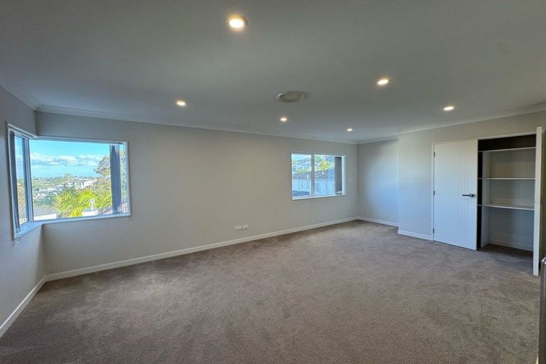 Photo of property in 18 Taurikura Way, Fairview Heights, Auckland, 0632