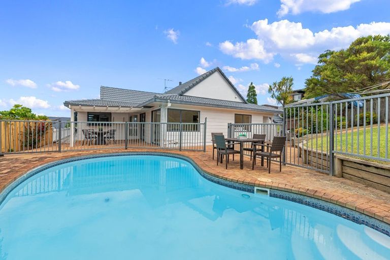 Photo of property in 129 Stapleford Crescent, Browns Bay, Auckland, 0630