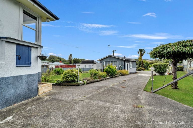 Photo of property in 16 Milne Street, Hunterville, 4730