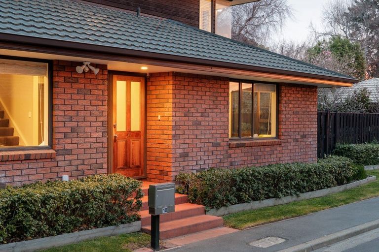 Photo of property in 10 Castle Way, Beckenham, Christchurch, 8023