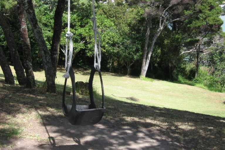 Photo of property in 22 Oruamo Place, Beach Haven, Auckland, 0626