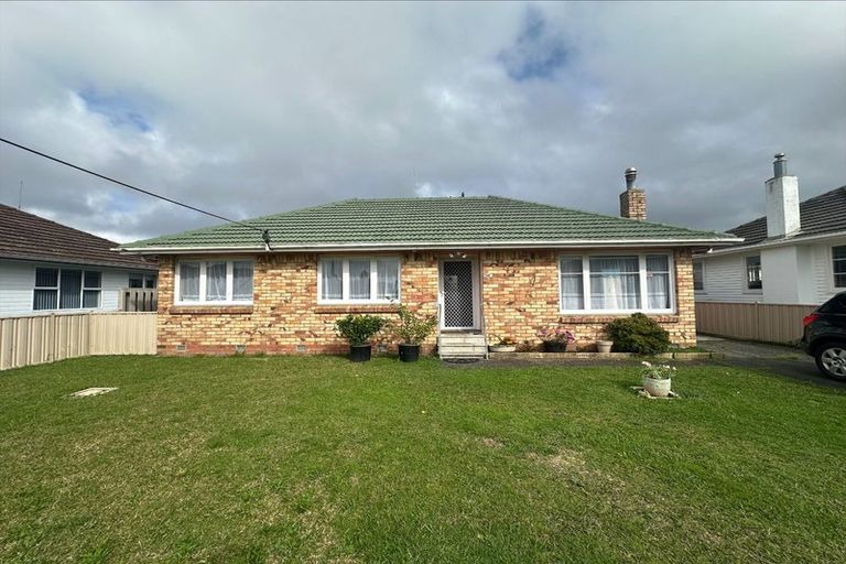 Photo of property in 38 Smythe Road, Henderson, Auckland, 0612