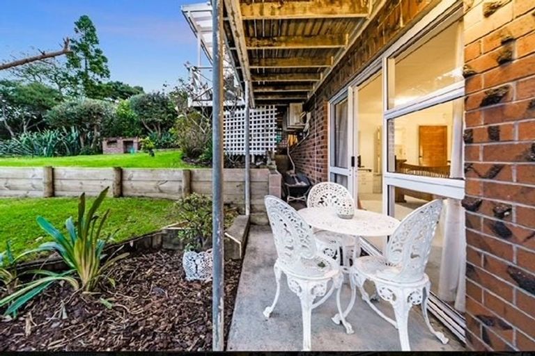 Photo of property in 105 Colwill Road, Massey, Auckland, 0614