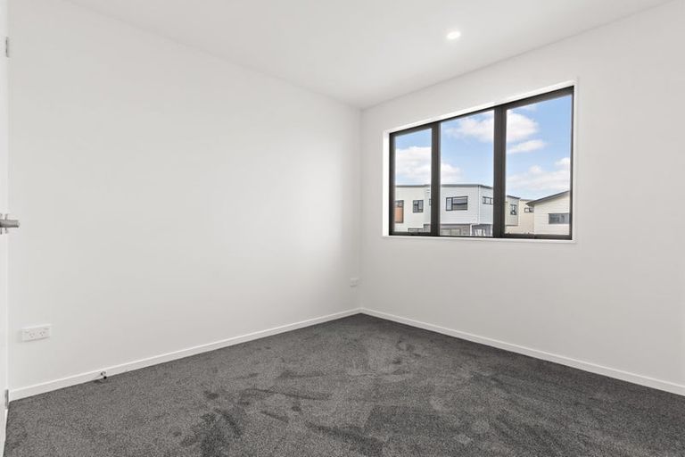Photo of property in 27 Whiteywood Street, Westgate, Auckland, 0814