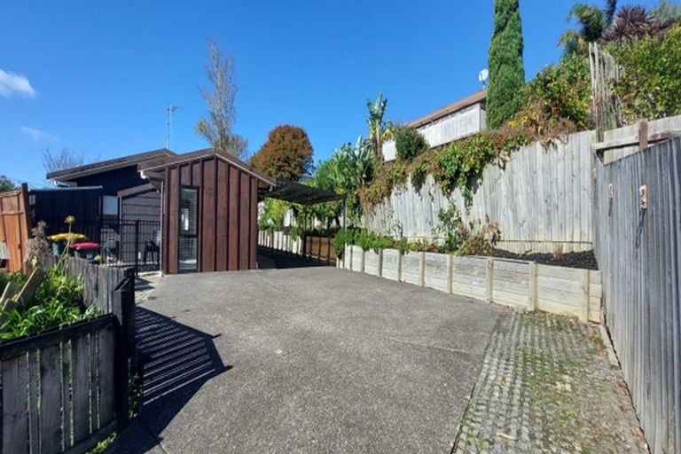 Photo of property in 1/865 Beach Road, Waiake, Auckland, 0630