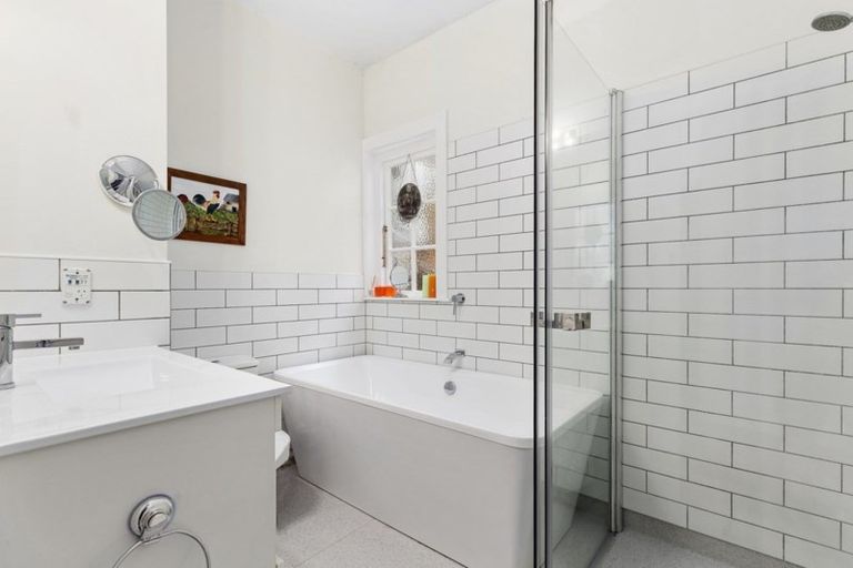Photo of property in 132 Onslow Road, Khandallah, Wellington, 6035