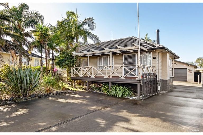Photo of property in 13 Gladfield Lane, Te Atatu Peninsula, Auckland, 0610