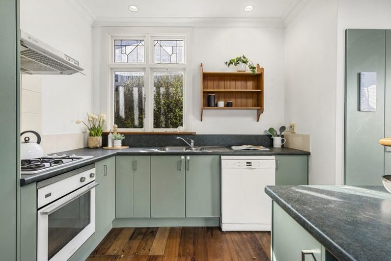 Photo of property in 15 Oku Street, Island Bay, Wellington, 6023