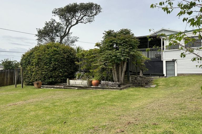 Photo of property in 189 Titirangi Road, Titirangi, Auckland, 0604