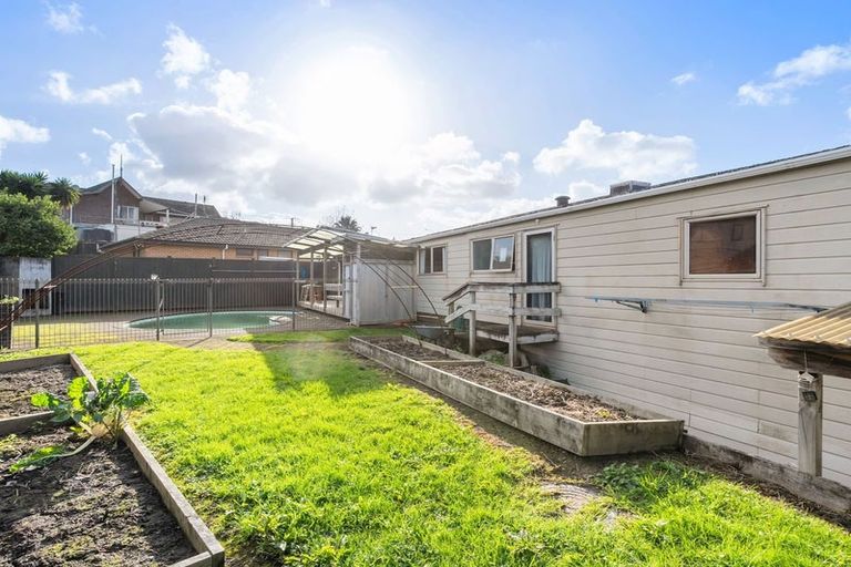 Photo of property in 56 Makora Road, Massey, Auckland, 0614