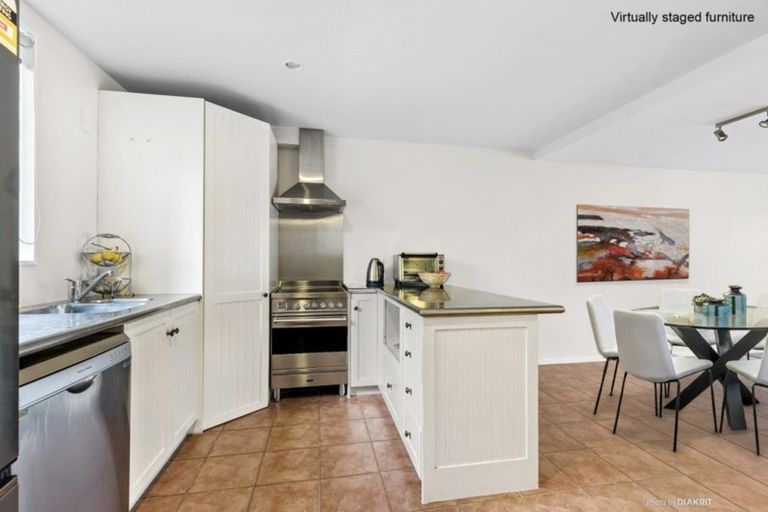 Photo of property in Victoria Villas, 43/35u Pirie Street, Mount Victoria, Wellington, 6011