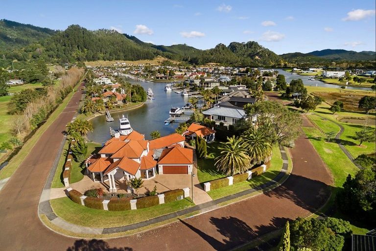 Photo of property in 601 Waterways Parade, Pauanui, Hikuai, 3579