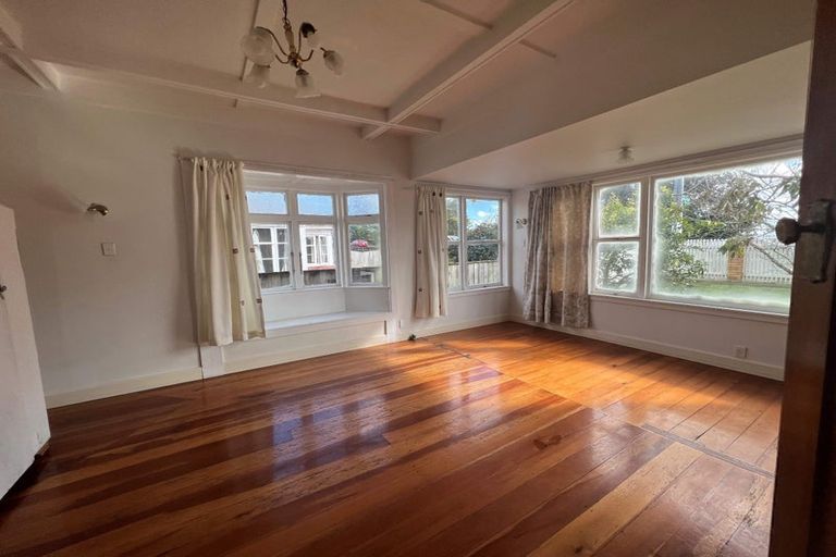 Photo of property in 3152 Great North Road, New Lynn, Auckland, 0600