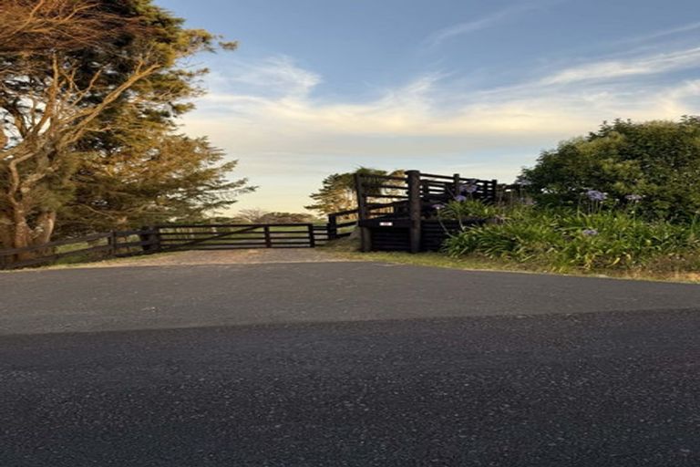 Photo of property in 27 Codlin Road, Waiuku, 2683