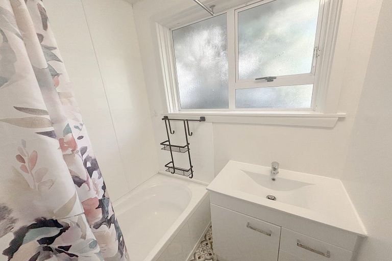 Photo of property in 15 Avro Crescent, Hornby, Christchurch, 8042