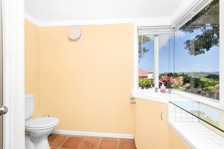 Photo of property in 188 Forest Hill Road, Waiatarua, Auckland, 0612