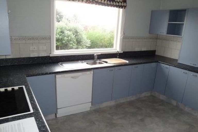 Photo of property in 15 Golf Road, Paraparaumu Beach, Paraparaumu, 5032