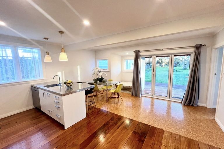 Photo of property in 2 Brassey Street, Waverley, 4510