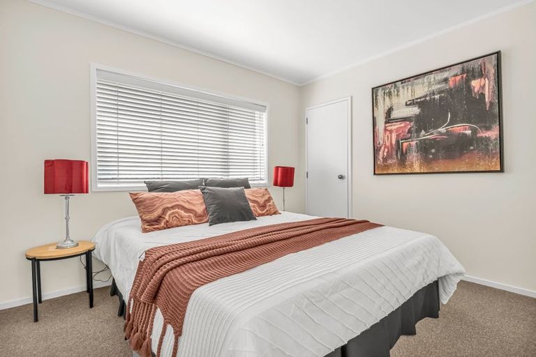 Photo of property in 2/267 Glenfield Road, Hillcrest, Auckland, 0627