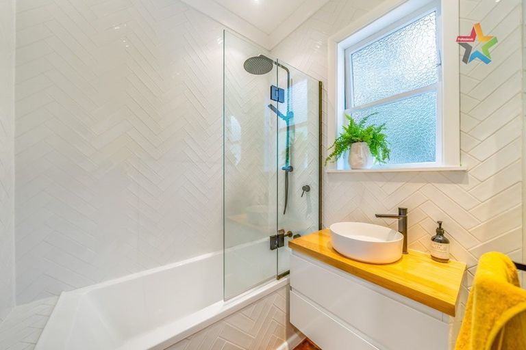 Photo of property in 60 Raukawa Street, Stokes Valley, Lower Hutt, 5019