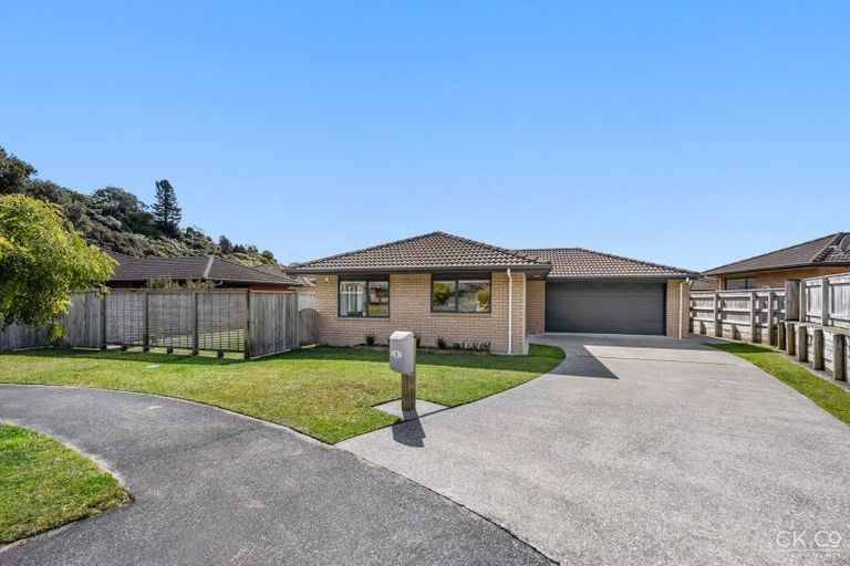 Photo of property in 3 Boleyn Close, Kingsley Heights, Upper Hutt, 5018