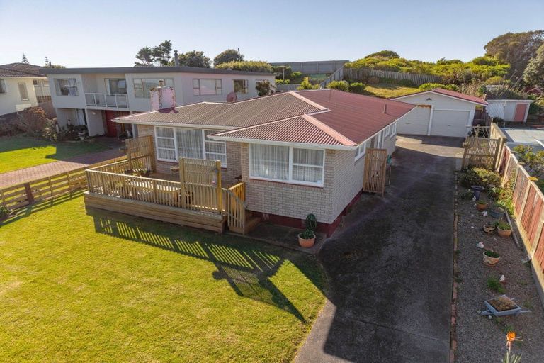 Photo of property in 172 Karaka Street, Castlecliff, Whanganui, 4501