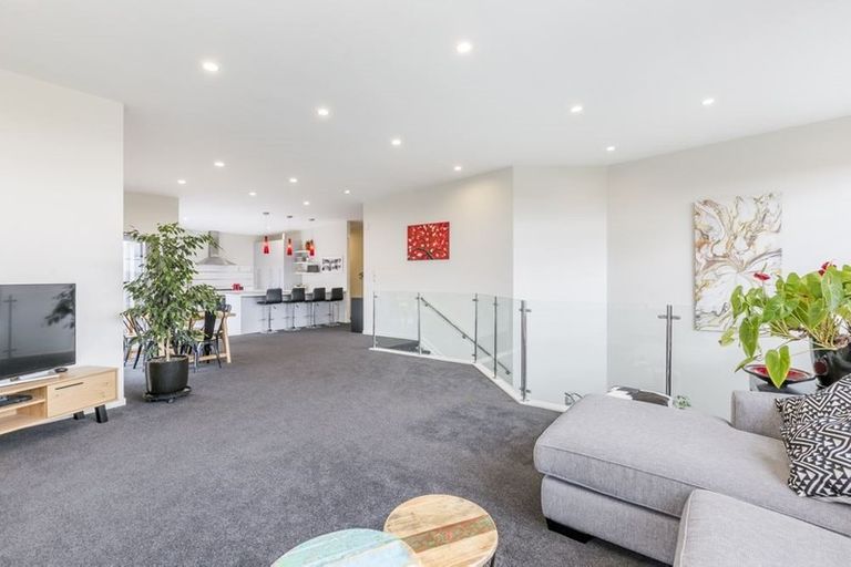 Photo of property in 24 Kittiwake Drive, Schnapper Rock, Auckland, 0632