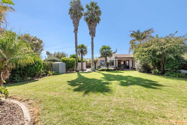 Photo of property in 8 Piha Close, Papamoa Beach, Papamoa, 3118