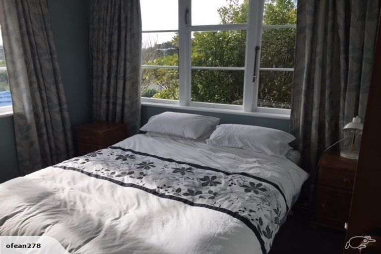 Photo of property in 26 Lyndfield Lane, Newlands, Wellington, 6037