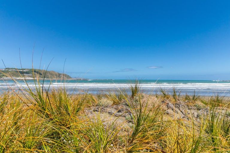 Photo of property in 55u6 Apu Crescent, Lyall Bay, Wellington, 6022