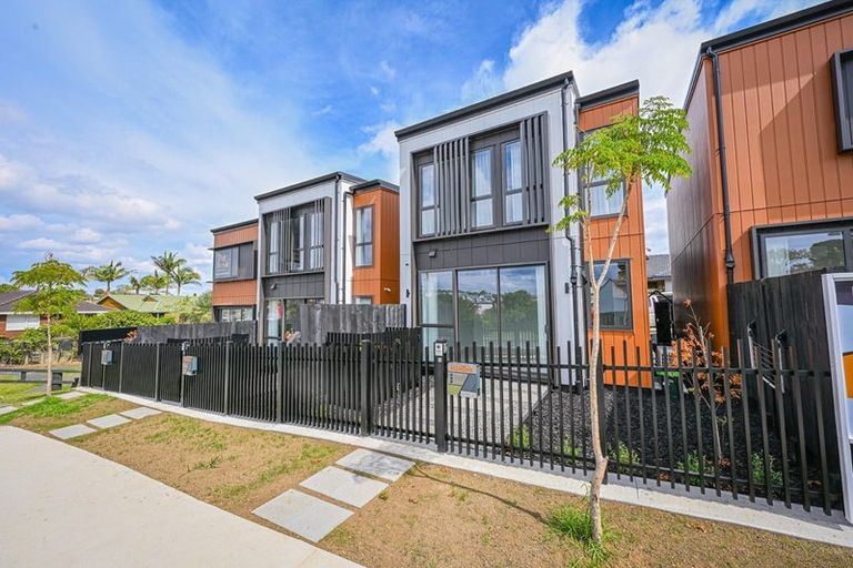 Photo of property in 89b Whitford Road, Botany Downs, Auckland, 2014